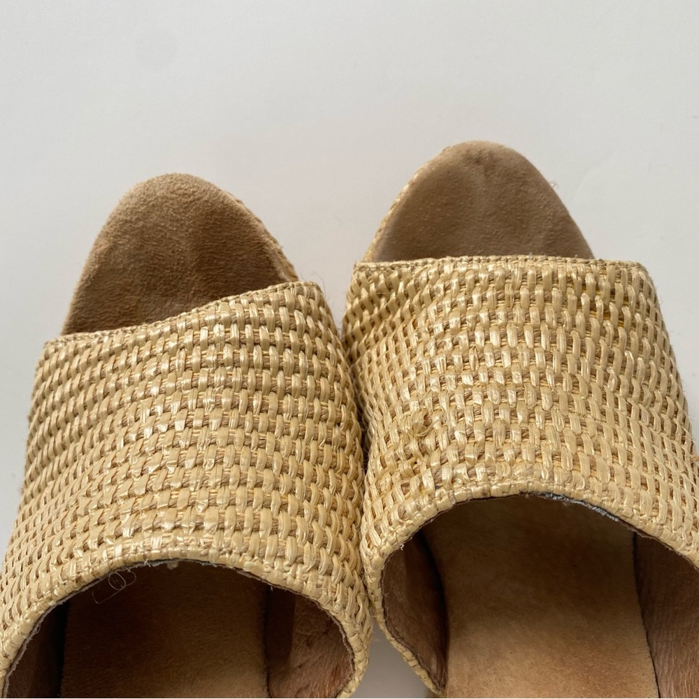 🌻Very Volatile Tan Wedge Woman’s Shoes size 6 with Natural Textures - Picture 3 of 10